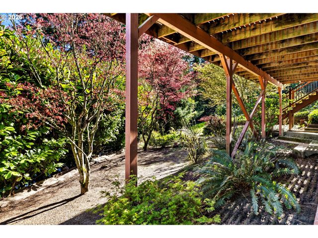 1658 FIRCREST Dr, Lake Oswego, OR 97034