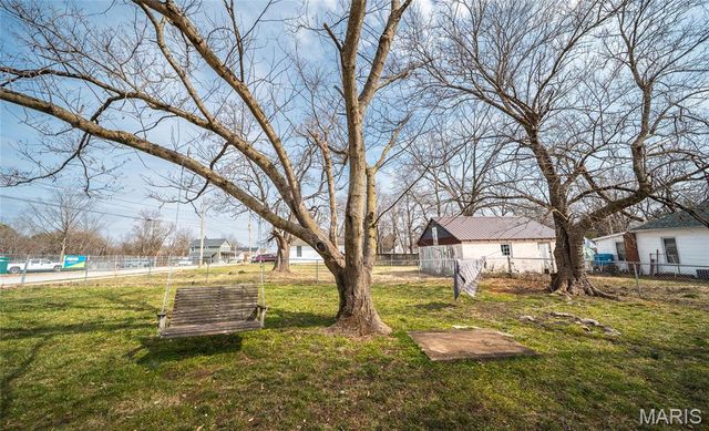 687 Salem Avenue, Rolla, MO 65401