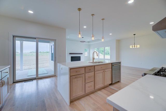 1837 Arbor Ridge Way, Janesville, WI 53548