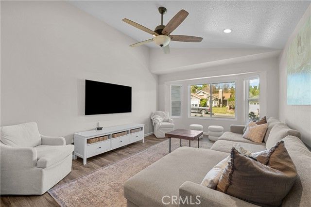 28518 Victoria, Castaic, CA 91384