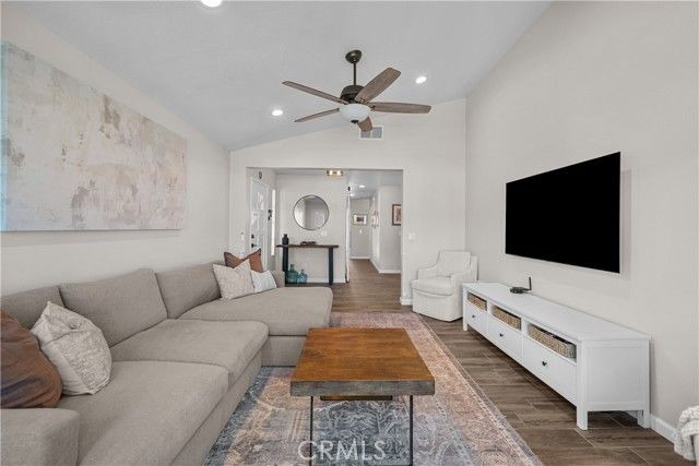 28518 Victoria, Castaic, CA 91384