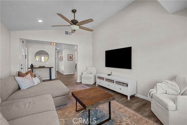 28518 Victoria, Castaic, CA 91384