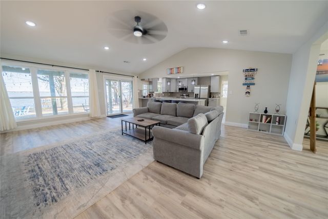 1425 Oak Hill Drive, Kemp, TX 75143