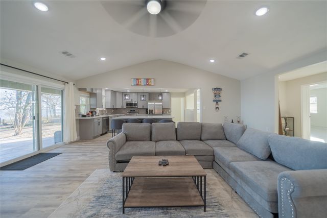 1425 Oak Hill Drive, Kemp, TX 75143