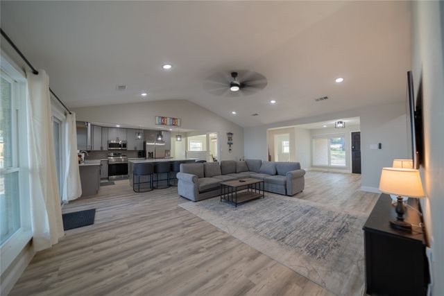 1425 Oak Hill Drive, Kemp, TX 75143