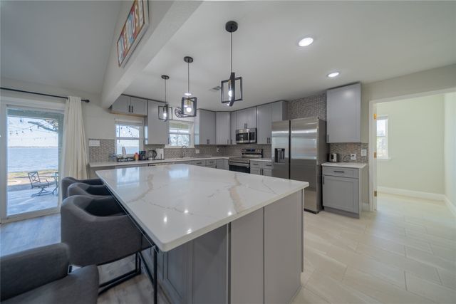 1425 Oak Hill Drive, Kemp, TX 75143