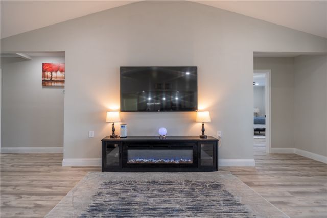 1425 Oak Hill Drive, Kemp, TX 75143