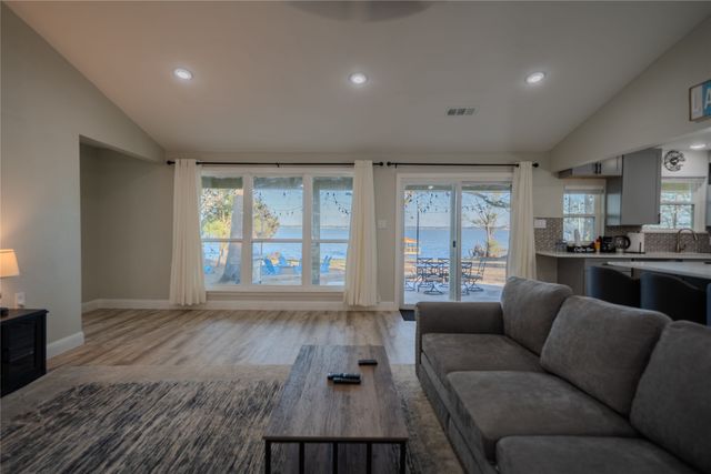 1425 Oak Hill Drive, Kemp, TX 75143