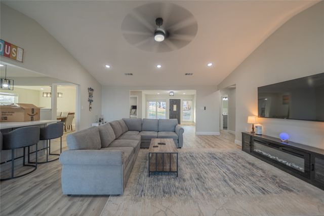 1425 Oak Hill Drive, Kemp, TX 75143