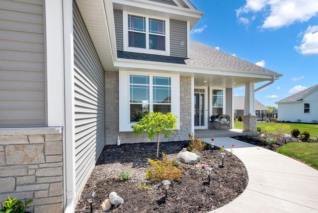 184 Winterberry LANE, Grafton, WI 53024