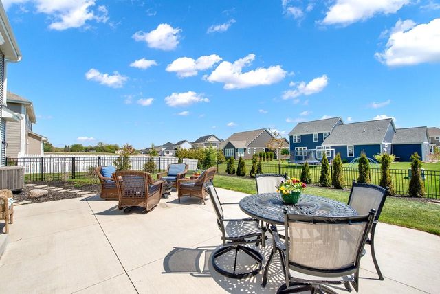 184 Winterberry LANE, Grafton, WI 53024