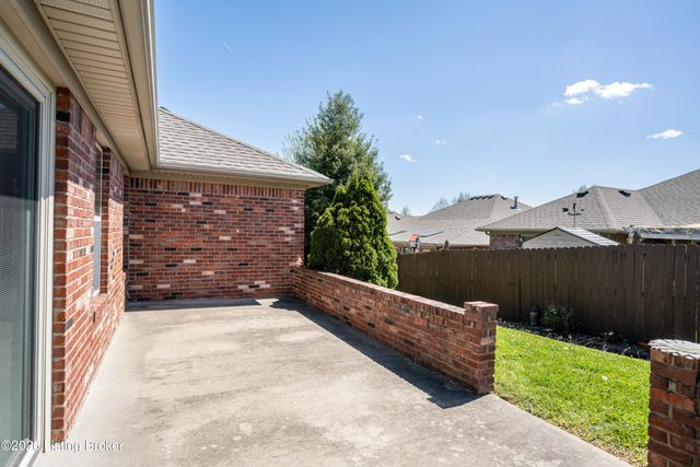 3035 Barrington Ct, New Albany, IN 47150