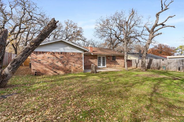 7537 Folkstone Drive, Forest Hill, TX 76140