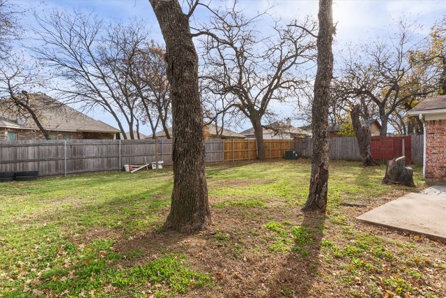 7537 Folkstone Drive, Forest Hill, TX 76140