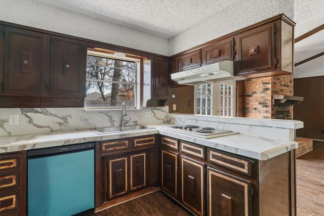 7537 Folkstone Drive, Forest Hill, TX 76140