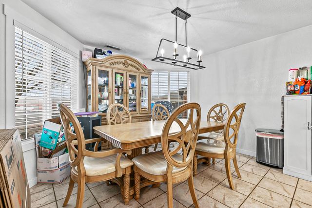 105 Queens Gate Court, Central Point, OR 97502