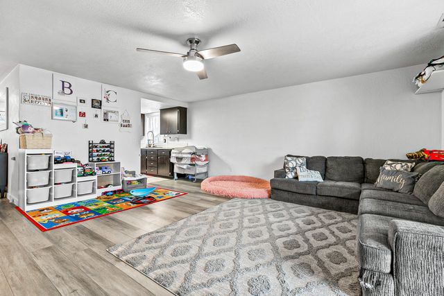 105 Queens Gate Court, Central Point, OR 97502