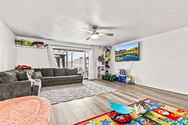 105 Queens Gate Court, Central Point, OR 97502