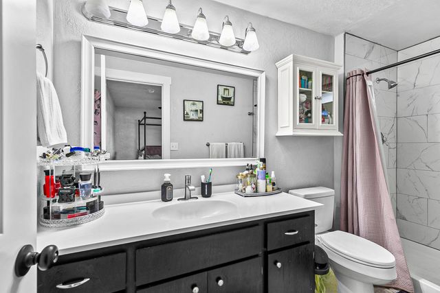 105 Queens Gate Court, Central Point, OR 97502