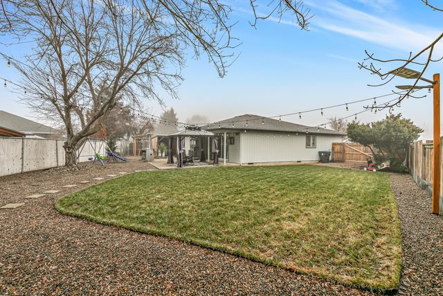 105 Queens Gate Court, Central Point, OR 97502