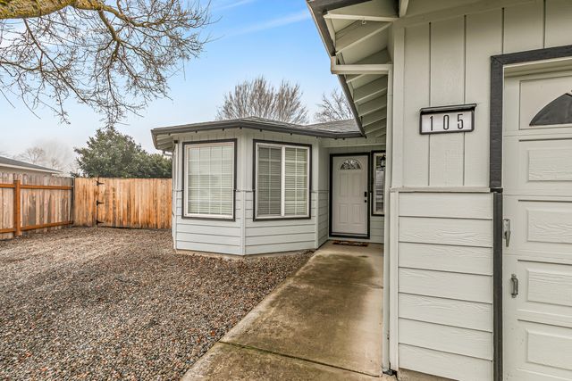 105 Queens Gate Court, Central Point, OR 97502