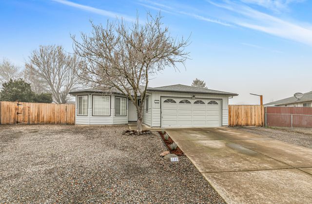 105 Queens Gate Court, Central Point, OR 97502