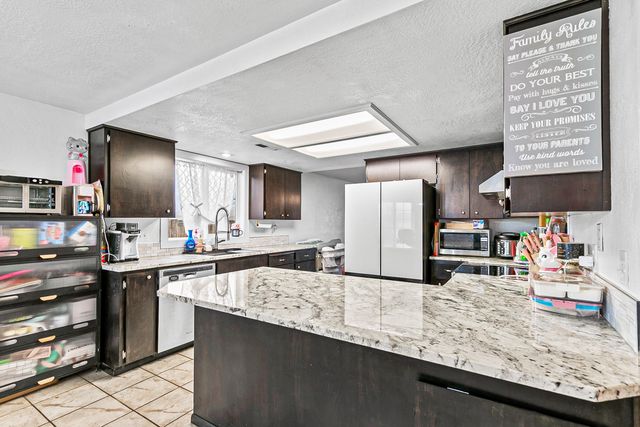 105 Queens Gate Court, Central Point, OR 97502