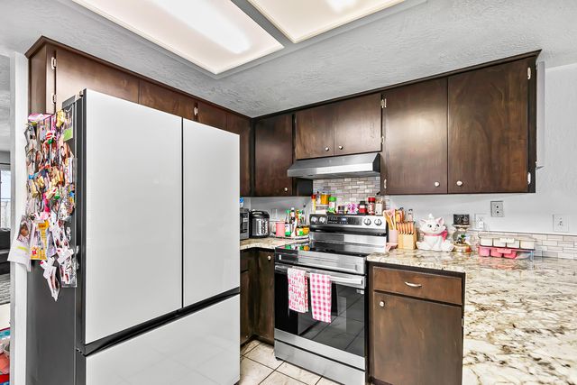 105 Queens Gate Court, Central Point, OR 97502