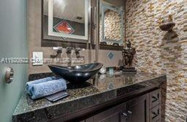 1985 S Ocean Dr 17D, Hallandale Beach, FL 33009