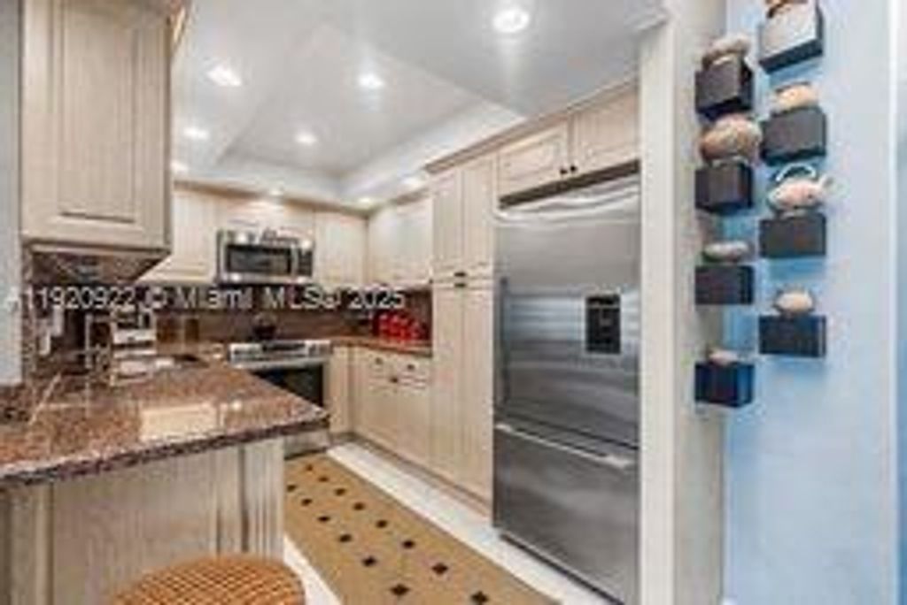 1985 S Ocean Dr 17D, Hallandale Beach, FL 33009