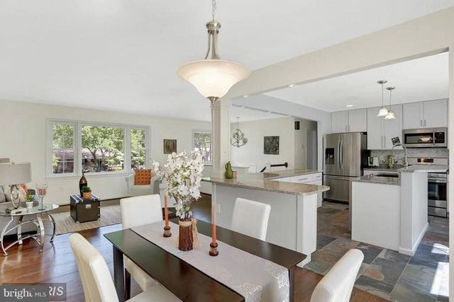 1618 PALM SPRINGS DR, Vienna, VA 22182