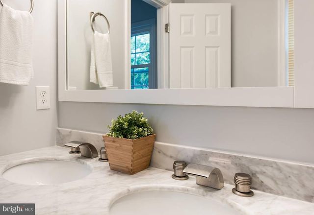 1618 PALM SPRINGS DR, Vienna, VA 22182