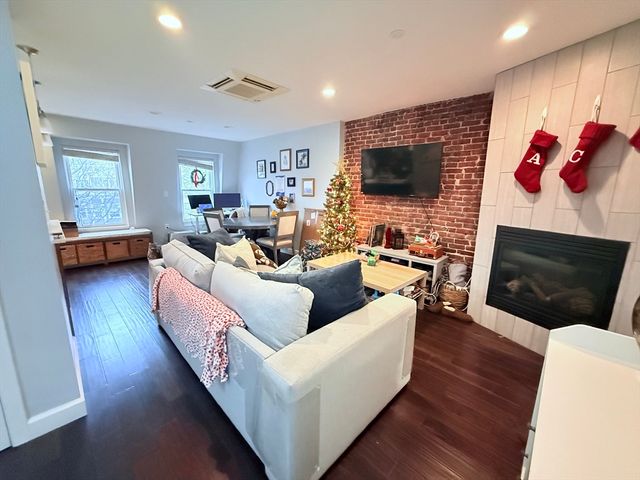 795 East 3rd St 3, Boston, MA 02127