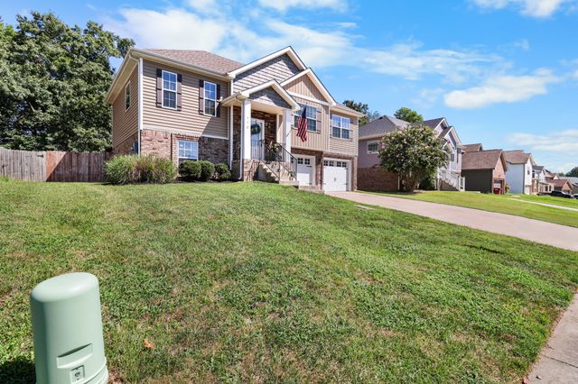 773 Banister Dr, Clarksville, TN 37042