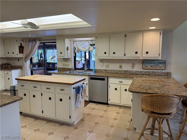 4607 SW 5th PL, Cape Coral, FL 33914