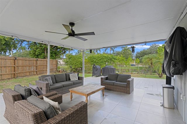 133 SW 159th Way, Sunrise, FL 33326