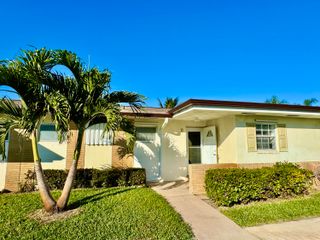 2864 E Crosley Drive E E, West Palm Beach, FL 33415
