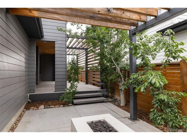 8910 Beekman Pl, Denver, CO 80238