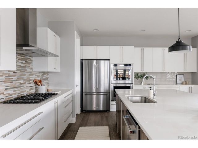 8910 Beekman Pl, Denver, CO 80238