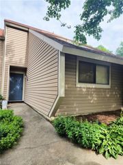 217 Village Lane H, Greensboro, NC 27409