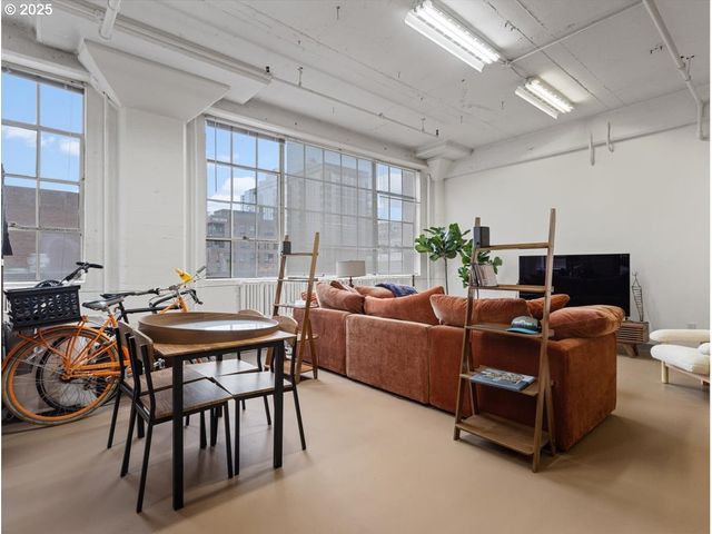 1314 Nw IRVING St 201, Portland, OR 97209