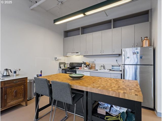 1314 Nw IRVING St 201, Portland, OR 97209