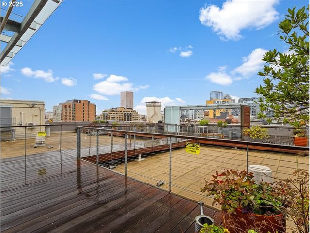 1314 Nw IRVING St 201, Portland, OR 97209