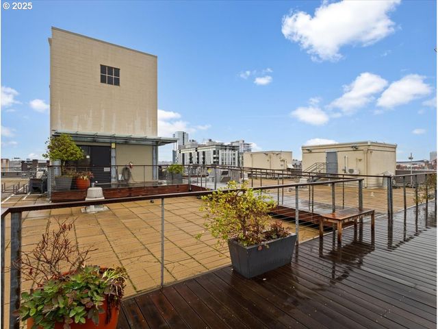 1314 Nw IRVING St 201, Portland, OR 97209