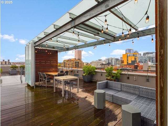 1314 Nw IRVING St 201, Portland, OR 97209