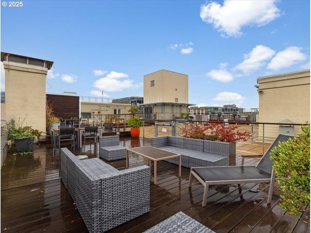 1314 Nw IRVING St 201, Portland, OR 97209