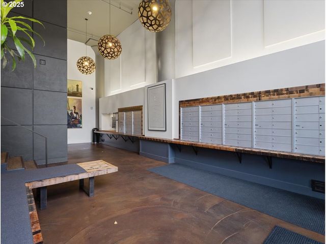 1314 Nw IRVING St 201, Portland, OR 97209