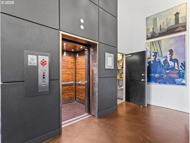 1314 Nw IRVING St 201, Portland, OR 97209