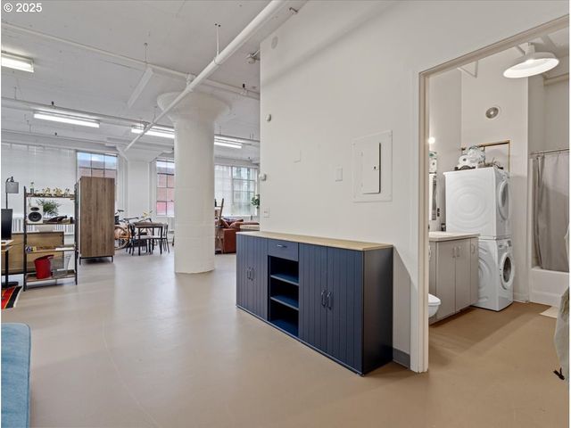 1314 Nw IRVING St 201, Portland, OR 97209