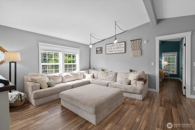 18612 72nd Avenue NE, Kenmore, WA 98028